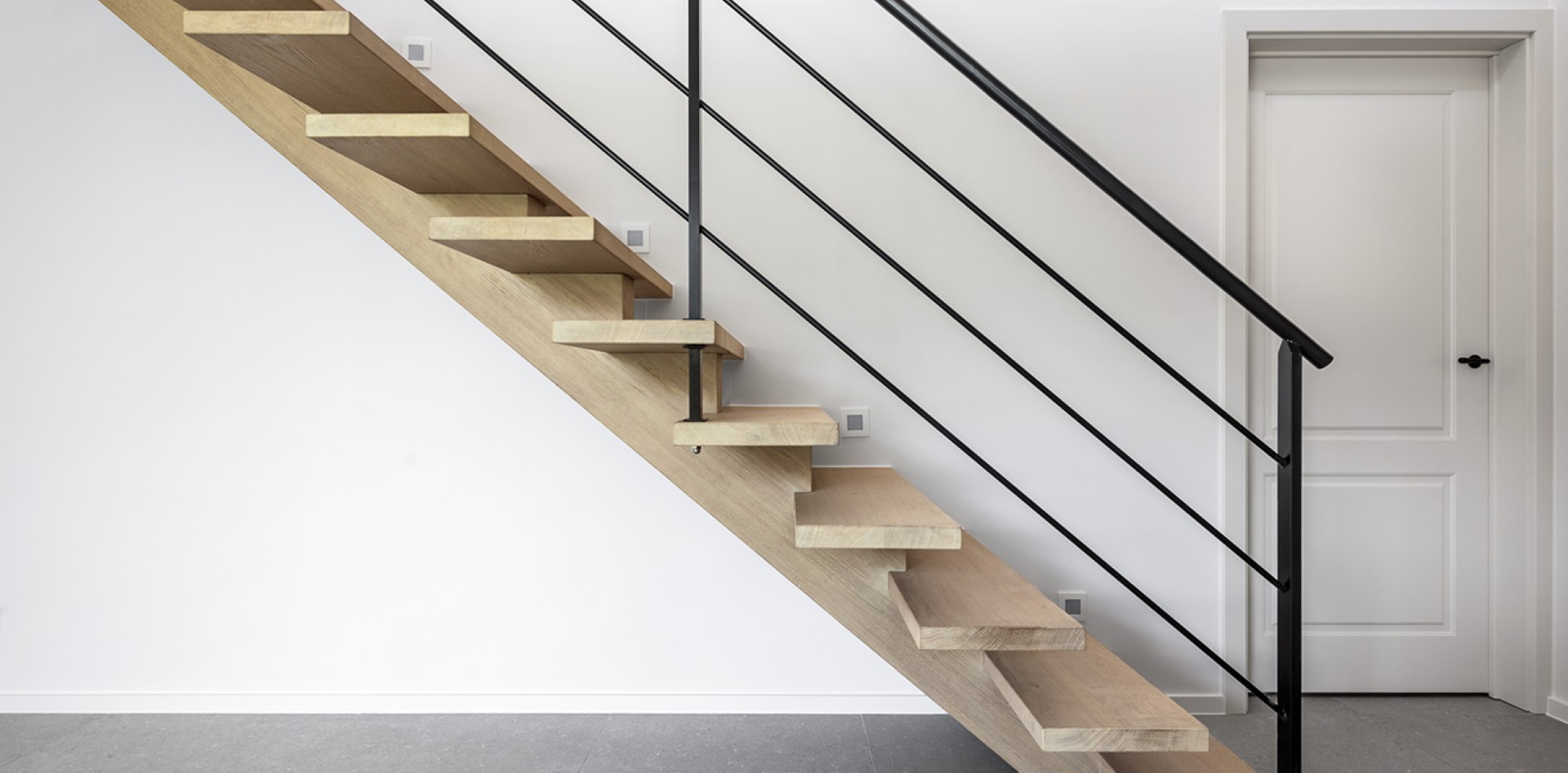 Handgreep en balustrade voorbeeld in modern interieur